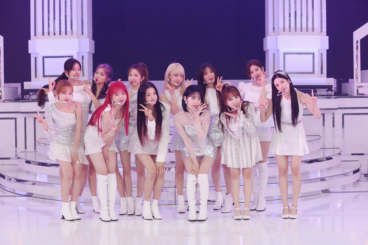 Yuri (iz*one). Miyawaki sakura izone. Wooyoung izone. Ive kpop участницы вонён. Izone secret story.