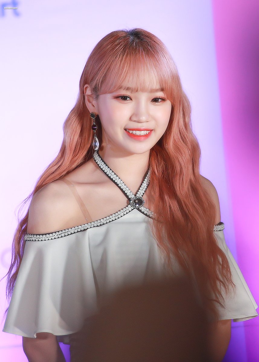 cerise_fee's tweet photo. 190519 IZ*ONE 김채원 🤍

우리 절대 헤어지지말고 끝까지 함께 걸어가자. 고마워 아이즈원
#BeginOneTheStory

#WithYouIZONE
#Izone_permanent
-
#김채원 #아이즈원 #IZONE #chaewon https://t.co/wnmXELx6rU