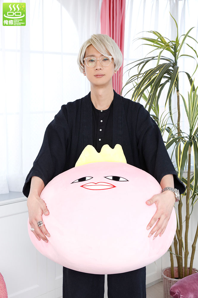 俺癒 健僕 そま君 鳥セツ おしバカ 公式 Auf Twitter 明日まで 癒し大王ビッグクッション 癒し大王 ペンくん メロ 田中ブロッサムの 口からティッシュが出せるポーチ 通販受注締切は3 14 日 まで がんばる自分へのご褒美にもぜひ 江口さんが持つ