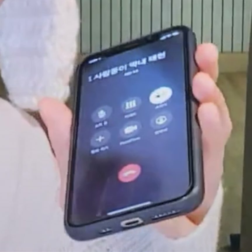 304verse's tweet photo. 🐻’s contact names 

🐰 choi soobin;hyung
🐿 bighit’s sweetheart maknae taehyun

@TXT_members https://t.co/97PrCWaeG7