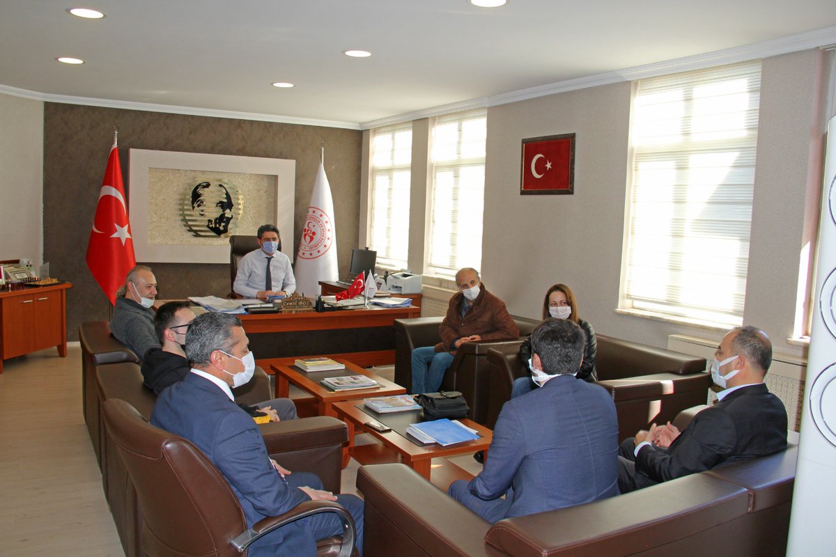 Gazeteciler Devrim Başer, Kemal Sayın ve Muhammet Lord ile birlikte <a href="/GSB_KMaras/">Kahramanmaraş Gençlik ve Spor İl Müdürlüğü</a> İl Müdürü <a href="/CemilBOZ/">Cemil BOZ</a>'u ziyaret ettik. 

Ziyarette GSB Daire Başkanı <a href="/FCemalSOFUOGLU/">F.Cemal SOFUOĞLU</a> ile tanışma fırsatı bulduk.

Sayın Müdürümüze hoş sohbeti ve misafirperliği için teşekkür ederiz.