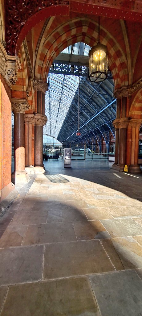 EurostarJustinp's tweet photo. Volgende trein naar Rijsel, Brussel & Amsterdam: 11:04
Prochain train pour Paris: 12:01
🇬🇧🚂🇪🇺
#TrainsNotPlanes
#highspeedrail
#SaveEurostar https://t.co/PVpNEO8BMu