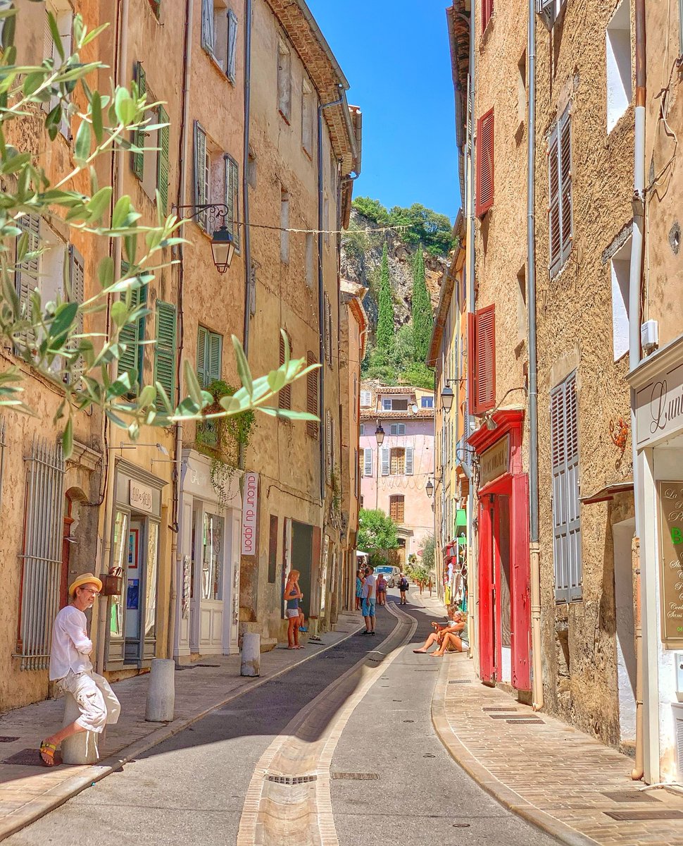 LavergneEugenie's tweet image. [#cotignac - 83]
Il faisait si chaud ce jour là  ...
.
.
.
#CotedAzurFrance #FenetreSurLaCotedAzur #MagnifiqueFrance #CetEteJeVisiteLaFrance #LavergneEugenie #ExploreFrance #tourisme #explore @VisitCotedazur @SouthofFrance #Village #Provence #OnATousBesoinDuSud #VAR @VisitVar