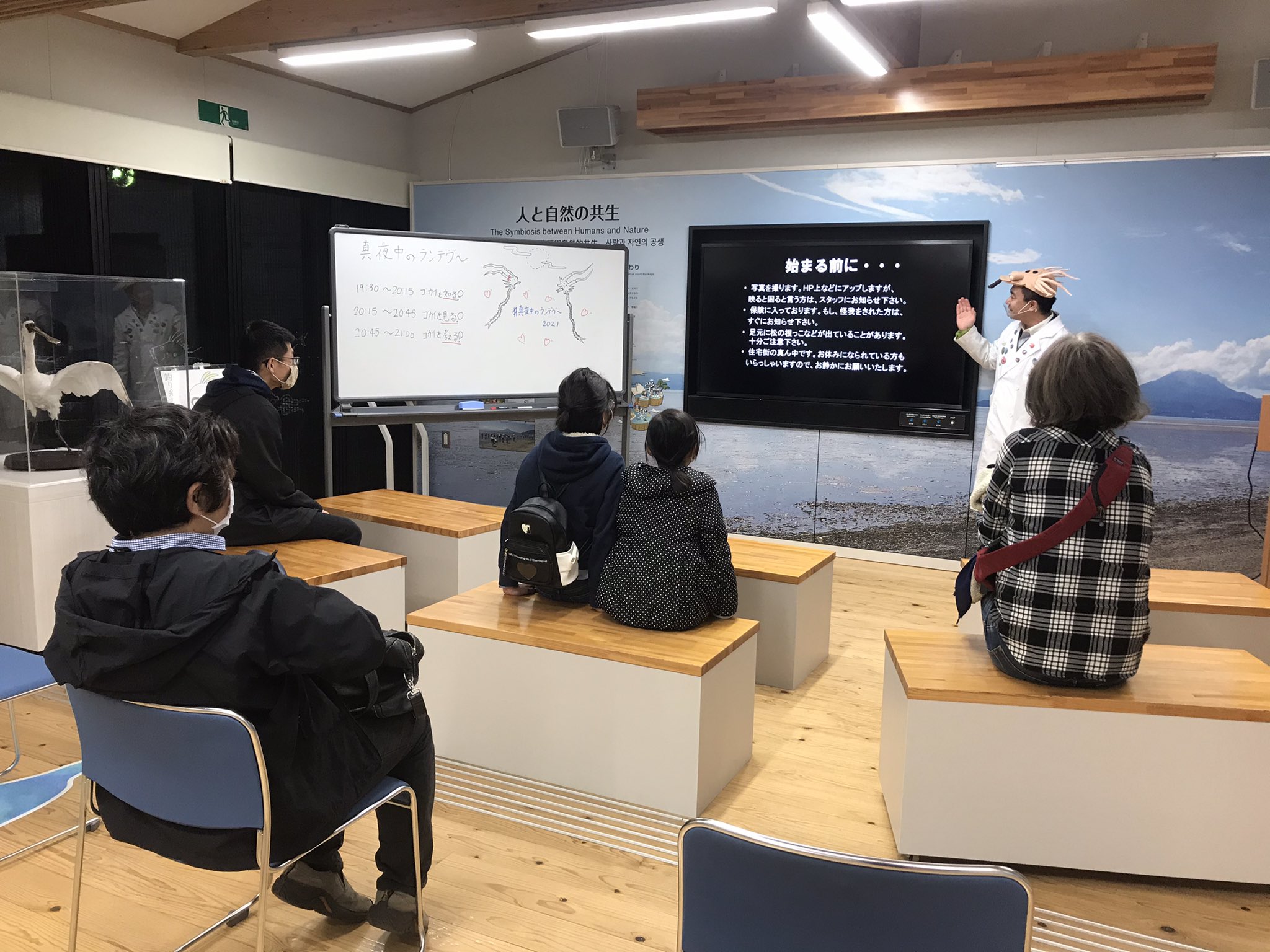 Npo法人くすの木自然館 今年もこのシーズンがやってまいりました 昨日からゴカイの観察会を行っております 本日もゴカイの ランデブーを覗き見してきますねー 重富海岸 真夜中のランデブー T Co Mnzfsuowij Twitter
