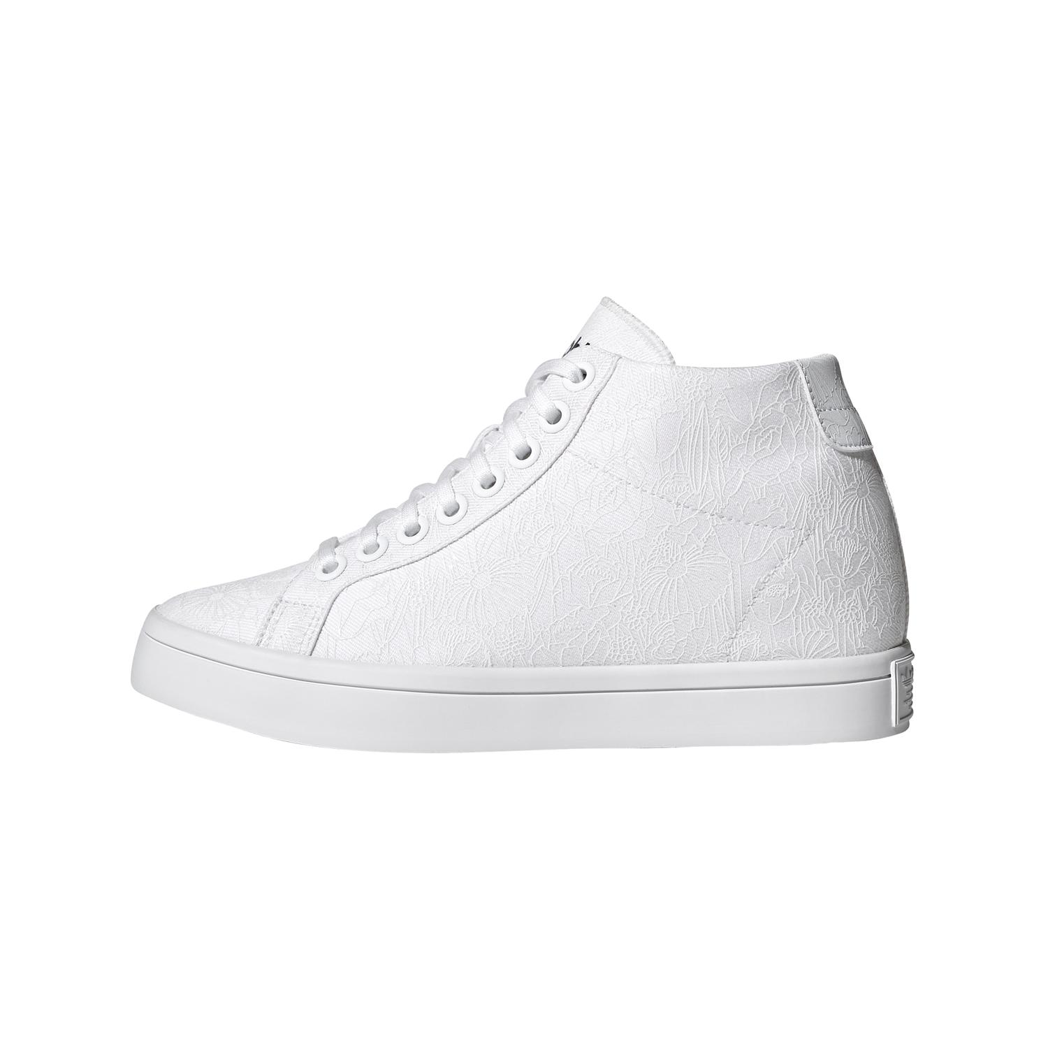 Abc Mart Abcマート公式 New In Adidas Originals の人気インヒール スニーカーからアッパーと同色の花柄プリントを施した新作が登場 Adidas Gx0210 Gx0211 Gx0212 Courtvantage In Heel 7 990 Tax Abcmart Abcマート Adidas アディダス