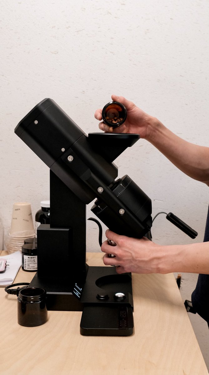 boyhdl's tweet image. 设计师斜杠青年开的极客味宝藏咖啡馆！#TOEND coffee