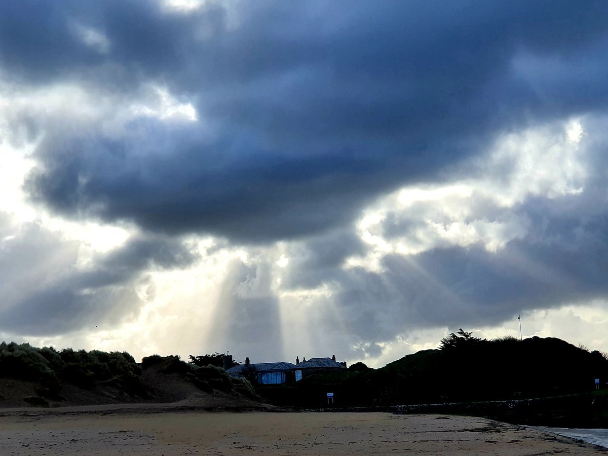nealesmithworld's tweet photo. Saturday morning Bude  
#lovebude #lovewhereyoulive 
#bude #Cornwall #Kernow 〓〓
#TwitterNatureCommunity @VisitBude @beauty_cornwall @Intocornwall https://t.co/vqIhXxHPUX