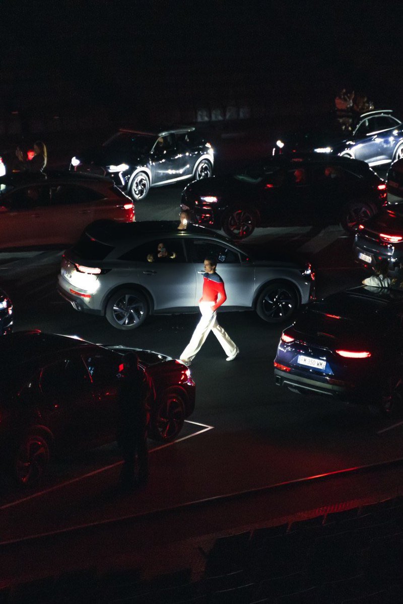 daisy_sells's tweet photo. Thoroughly obsessed with the #copernilanuit #pfw #fw21 experience by #SebastienMayer #ArnaudVaillant for #Coperni - 
The World’s First Drive-In Catwalk @parisfashionweek. Check out the ins and outs @vprcomm @VPR_Editor #digitalfashionweek #paris #fashion  https://t.co/c7VLlF9X0G https://t.co/kBlTKEoMYh