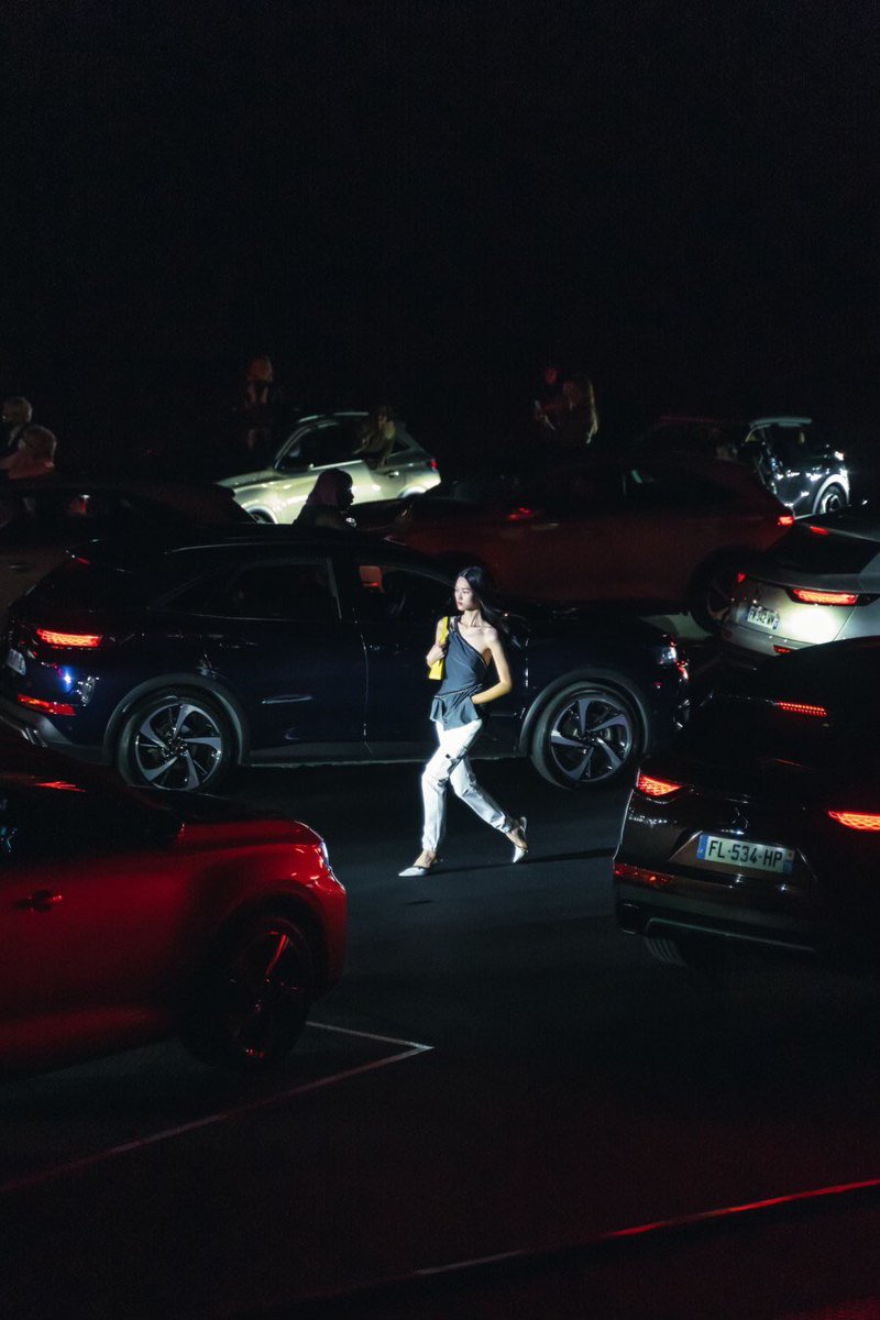 daisy_sells's tweet photo. Thoroughly obsessed with the #copernilanuit #pfw #fw21 experience by #SebastienMayer #ArnaudVaillant for #Coperni - 
The World’s First Drive-In Catwalk @parisfashionweek. Check out the ins and outs @vprcomm @VPR_Editor #digitalfashionweek #paris #fashion  https://t.co/c7VLlF9X0G https://t.co/kBlTKEoMYh