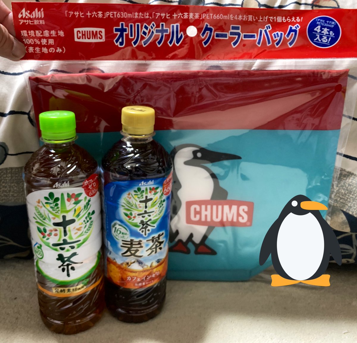 悟史 十六茶 Or 十六茶麦茶 のペットボトル合計4本買ったら クーラーバッグが付いてきたよっと ᴗ クーラーバッグは4色 画像のペットボトルの本数が足りていないけど ちゃんと 4本買っていますので悪しからず チャムス Chums T