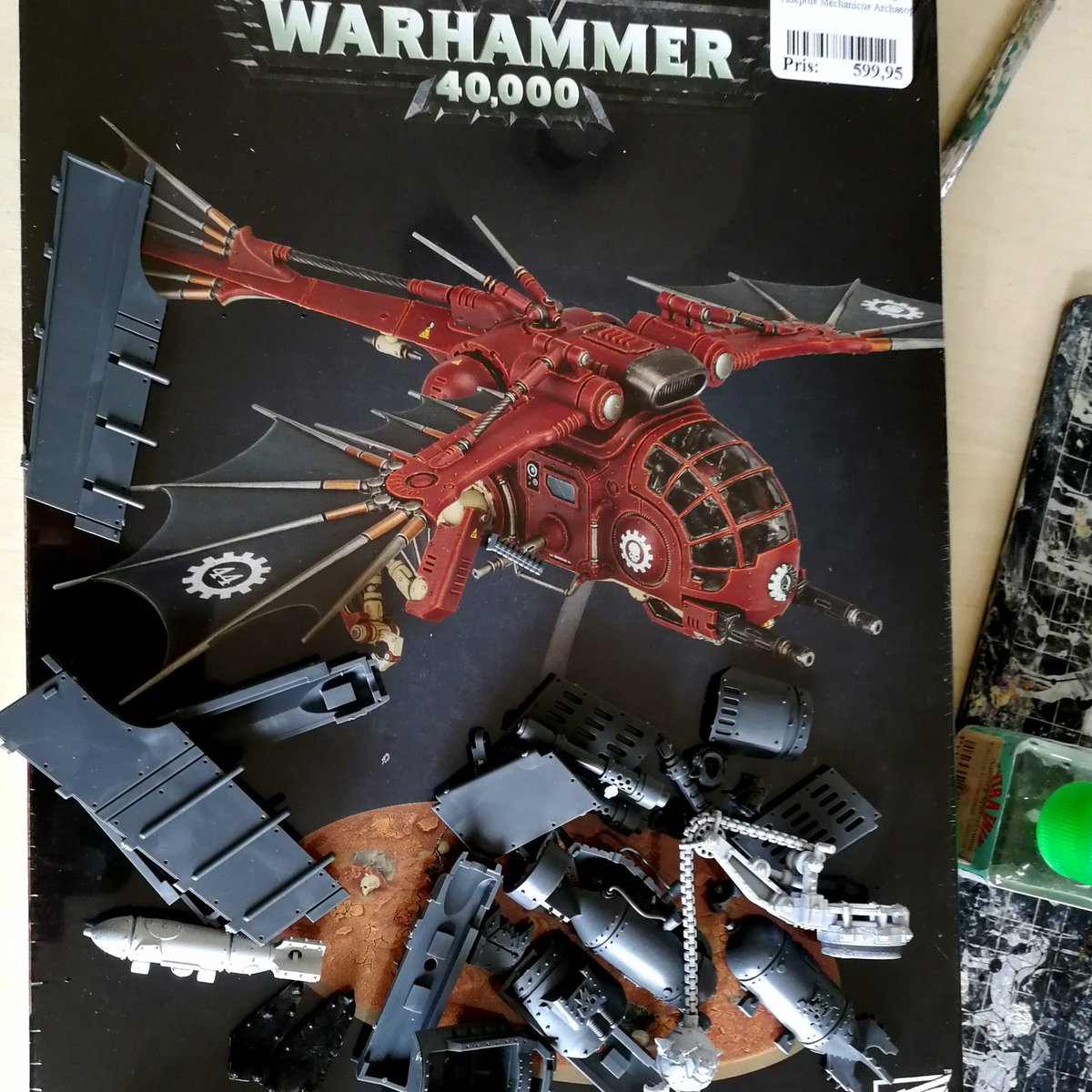Project of the day: looting this!
Project of the month: painting it neon! 
Waaaaagh!

#warhammer40000 #new40k #wargaming #gamesworkshop #warhammercommunity #tabletopwargaming #paintingminiatures #orks #40korks #9thedition #waaagh #womeninwarhammer #paintingwarhammer
