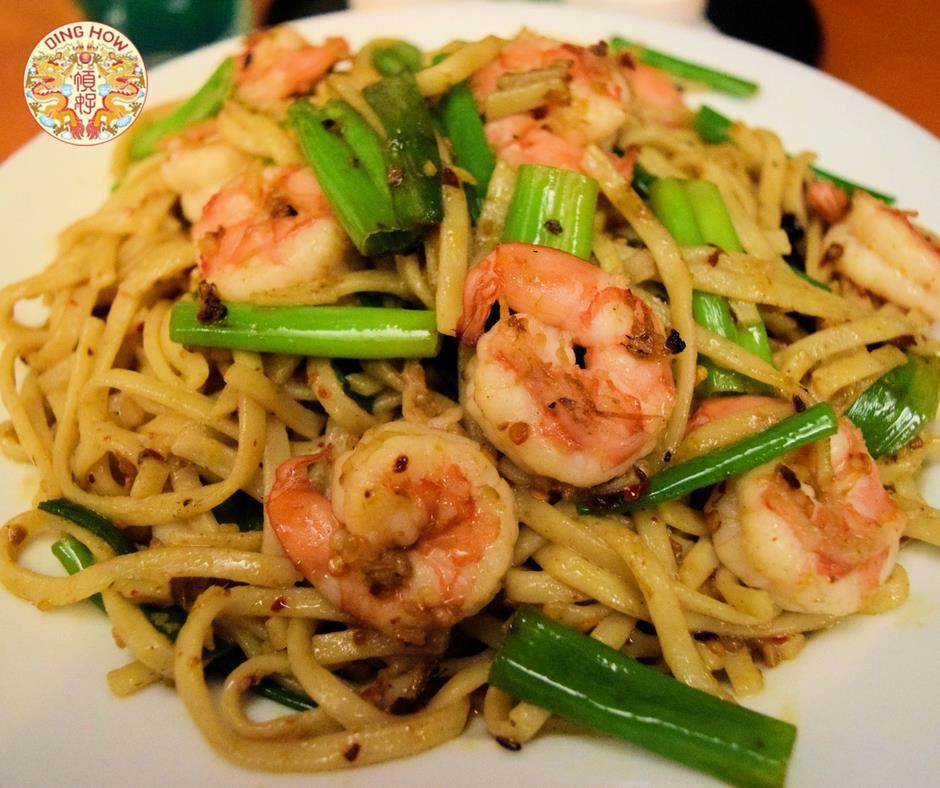 DingHowSA's tweet image. How would you feel about some Spicy Shrimp Garlic Noodles today? Sounds pretty delicious and it is one of our top dishes! Want it even spicier? Try it with our house made hot oil, a secret recipe that has been handed down the #DingHowFamily for generations! #saturday #dinghowsa