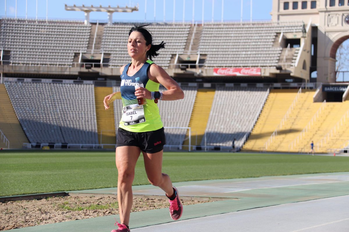 24h_bcn's tweet photo. Isa Sandoval consigue el récord de España femenino de 50 millas con 8:13:57
#UrB21 https://t.co/K5QDtRVVGR