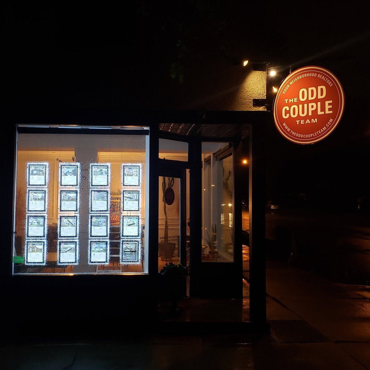 display_window tweet picture