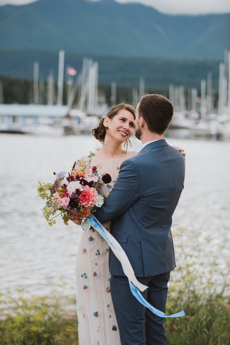WeddingbellsMag's tweet photo. If you are considering an outdoor wedding read this! https://t.co/TRRQFpXhp4 https://t.co/0klDdpPuVt
