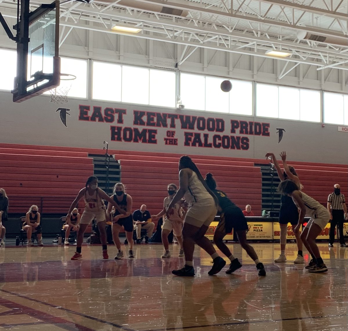 Another impressive win for <a href="/HudsonvilleB/">HudsonvilleGirlsBasketball</a> as the knock off East Kentwood girls 65-50. These ladies sure can play!! #FireUpGoEagles
