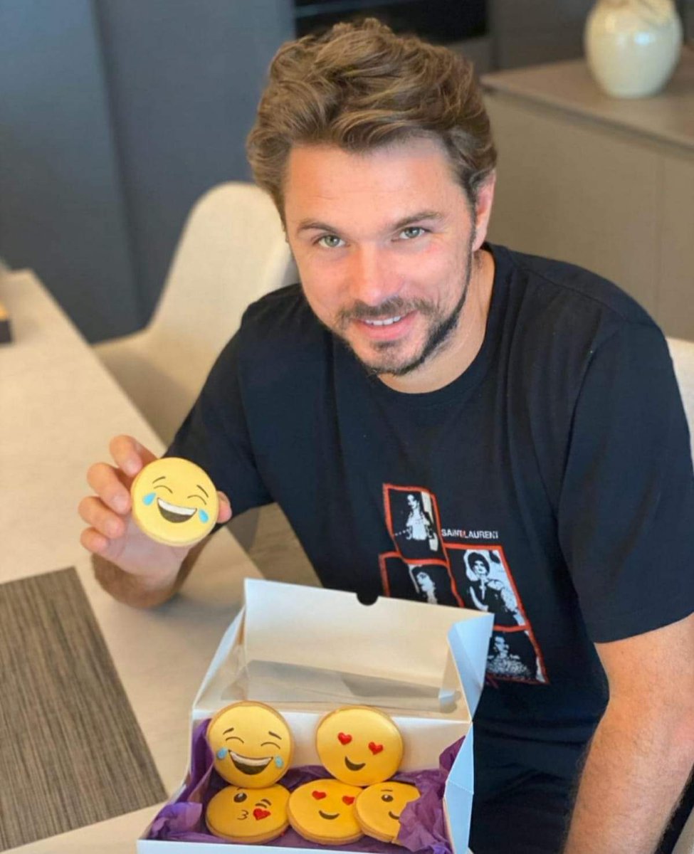 SimonFely's tweet image. Hai STAN fati o corabie si urcate in ea cu familia ta VICTORIE