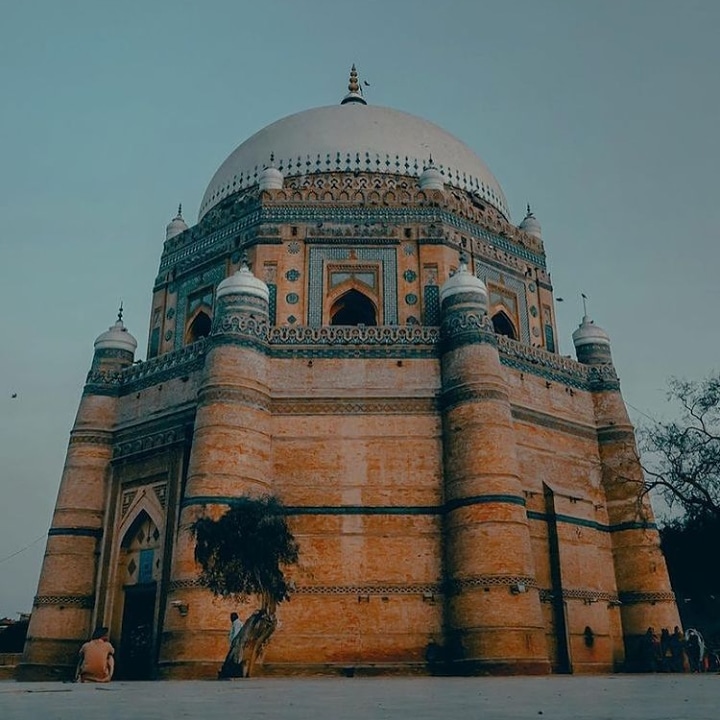 MULTAN-the city of sufis and saints 💫
@photos_by_talha

#multan #shrines #sufi #sufism #photography #aesthetic #shots #aestheticpictures #latest #trending #instadaily #instagood #potd