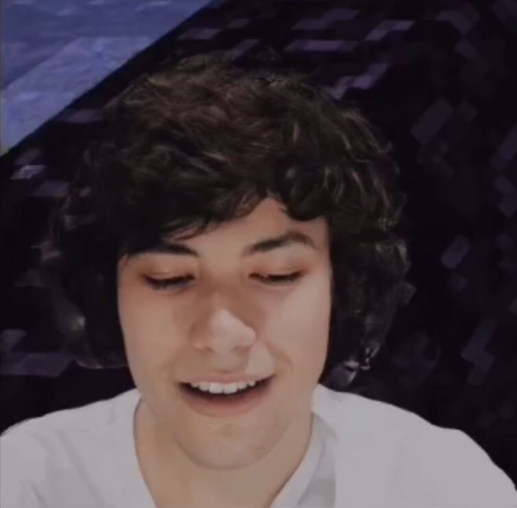 NallelyxTTW's tweet photo. hi twitch, hi BESTIE HEYYYY look he’s pretty :) please unban him #FreeThisIsNotGeorgeNotFound https://t.co/CnItHu0g4L