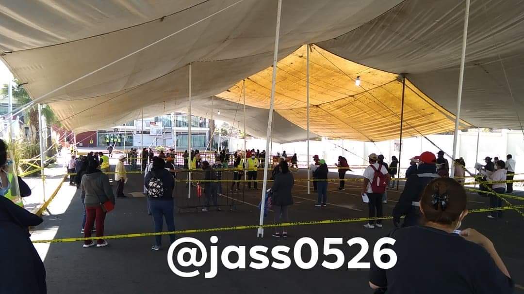 NoticiasTribuna's tweet photo. De manera tranquila, marcha el registro para obtener turno para la aplicación de la vacuna contra la #Covid19 en el Parque El Ameyal en #Cuatlancingo #Puebla 
📸 @jass0526 https://t.co/1zuMOisIsn
