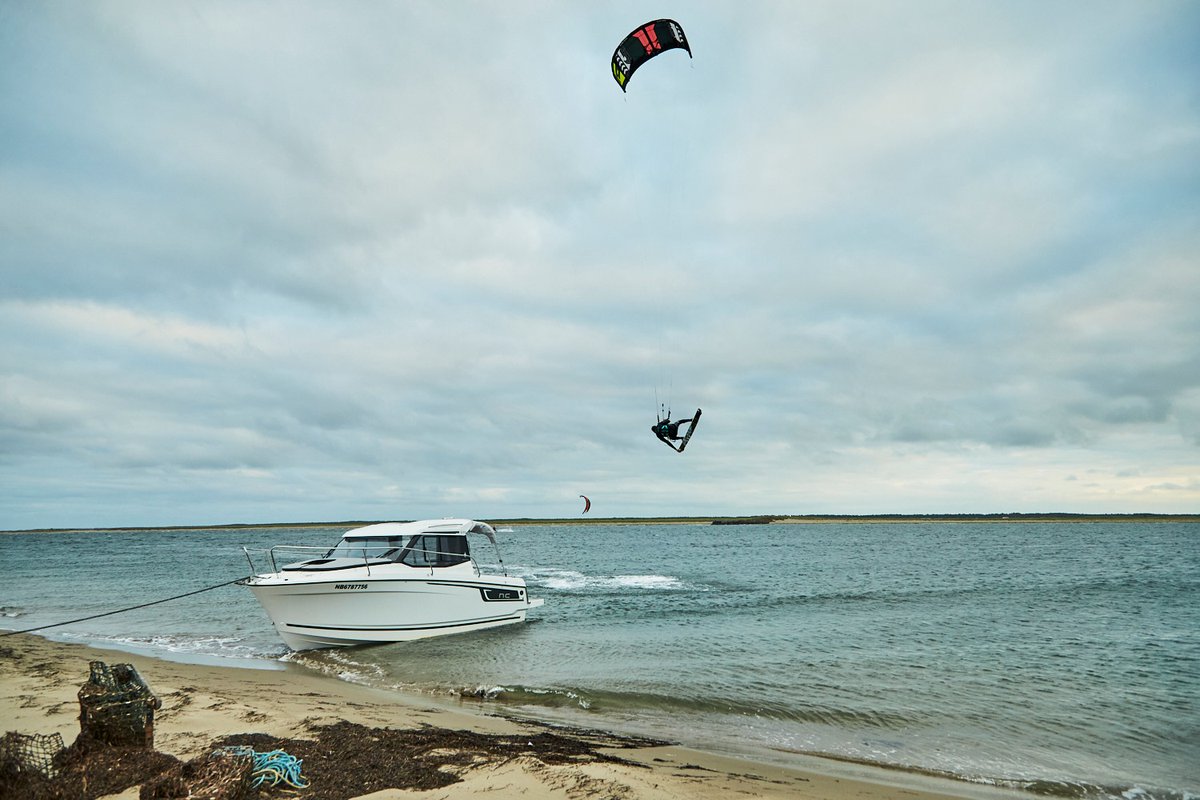 JeanneauAmerica's tweet photo. Where will your next adventure take you?! 🤩
📸 @cabanomarine @mveniot #jeanneau #jeanneaunc #nc795 #nc895 #kitboarding #jeanneauadventures #boatingadventures #boating #outboards #powerboats #jeanneauowners https://t.co/KGp9TW6i4Q