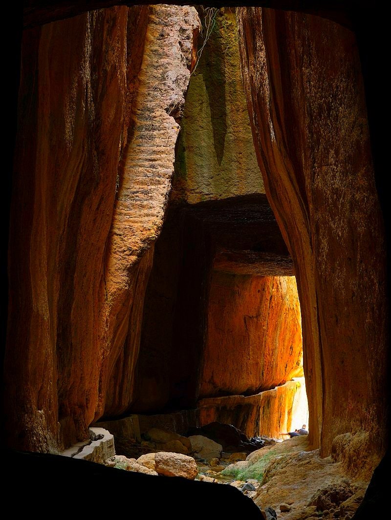 The incredible Vaspasianus Titus tunnel, a 1.4km long Roman engineering marvel built under orders of emperor Vaspasian to divert flood waters away from the city of Seleuceia Pieria, Turkey. Cut through solid rock by Roman legions and slaves it took over 50years to complete.