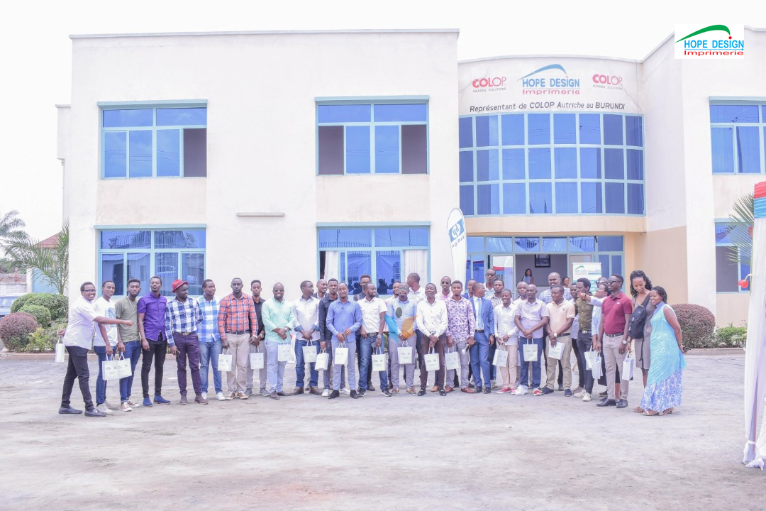 HopeImprimerie's tweet photo. @HopeImprimerie, pionnière dans l'impression numérique au Burundi. Elle a organisée un cocktail mercredi le 10 Mars 2021.Cette cérémonie a été organisée à l'occasion du lancement de l'impression des albums photos professionnels au Burundi. #ForYourSuccess https://t.co/4gKJ1Aezem