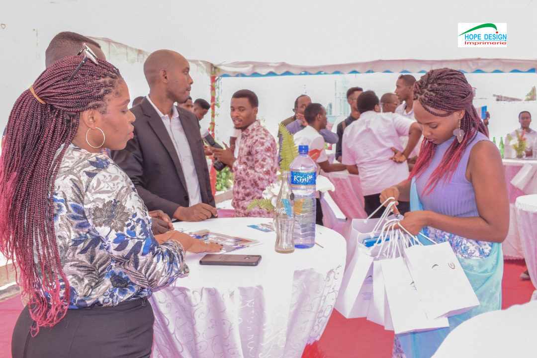 HopeImprimerie's tweet photo. @HopeImprimerie, pionnière dans l'impression numérique au Burundi. Elle a organisée un cocktail mercredi le 10 Mars 2021.Cette cérémonie a été organisée à l'occasion du lancement de l'impression des albums photos professionnels au Burundi. #ForYourSuccess https://t.co/4gKJ1Aezem