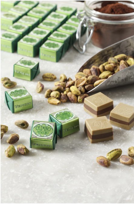 FNL_CHOCOLATE's tweet photo. ودك تتطلع مع عائلتك تتقهوى في كوفي بس الأجواء ماتساعد ؟

خلك في بيتك واطلب افخر أنواع الشوكولاتة من متجرنا ومناديبنا يقولون لك سم ولبيه 😍♥️
عبر المتجر الالكتروني 
https://t.co/AWrHHruoSu
أو عن طريق الواتس 
https://t.co/CFZDtBasFj https://t.co/cJIHuhbke6