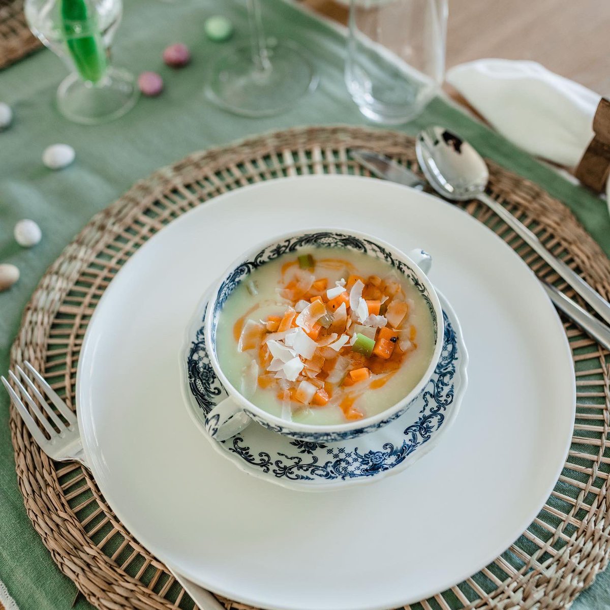 De paasdagen zijn er om samen te genieten! Ervaar restaurant de Leest thuis met een feestelijke paas brunch of kies voor een heerlijk diner met diverse culinaire gerechtjes.

Bestel snel een paas box en geniet van een zalig Pasen!
ww.restaurantdeleestathome.nl