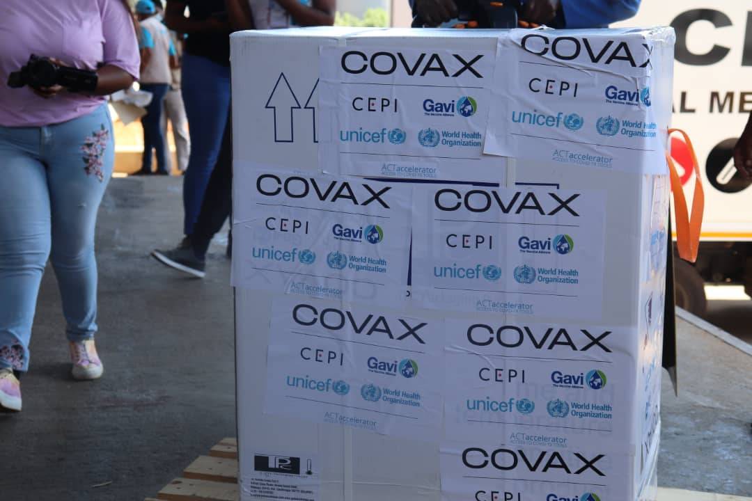 EswatiniGovern1's tweet photo. The Kingdom of Eswatini has received its first batch of COVID19 vaccines from the global COVAX facility. The batch is made up of 12 000 doses of the Oxford AstraZeneca vaccine &amp; brings the total number of doses received by the country so far to 32 000. https://t.co/Mfu2xPDJaa