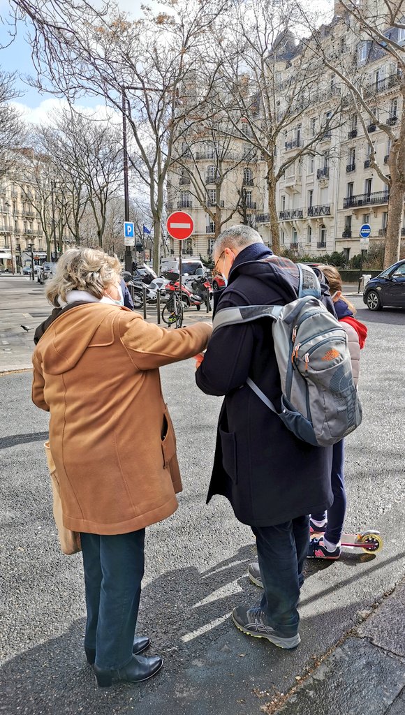 BeatriceMarre's tweet photo. De nouveau à votre rencontre ce samedi sur le marché Wilson dans le #16e, afin de vous présenter les propositions d'@AudreyPulvar pour notre belle région IDF ! 
#ToutesTousSurLePont
#AvecAudreyPulvar
#IDFenCommun https://t.co/2vqQKLEljp
