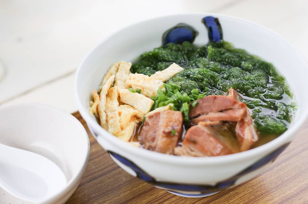 Higa Store 店長 アーサの時期になると頭を過る沖縄そばの りんくる食堂さん 食いしん坊万々歳 りんくる食堂 りんくる 沖縄そば そば好き あーさ アーサそば 麺好き Noodle ランチ ヘルシー オキナワ 北谷 Trip 写真好きな人と繋がりたい