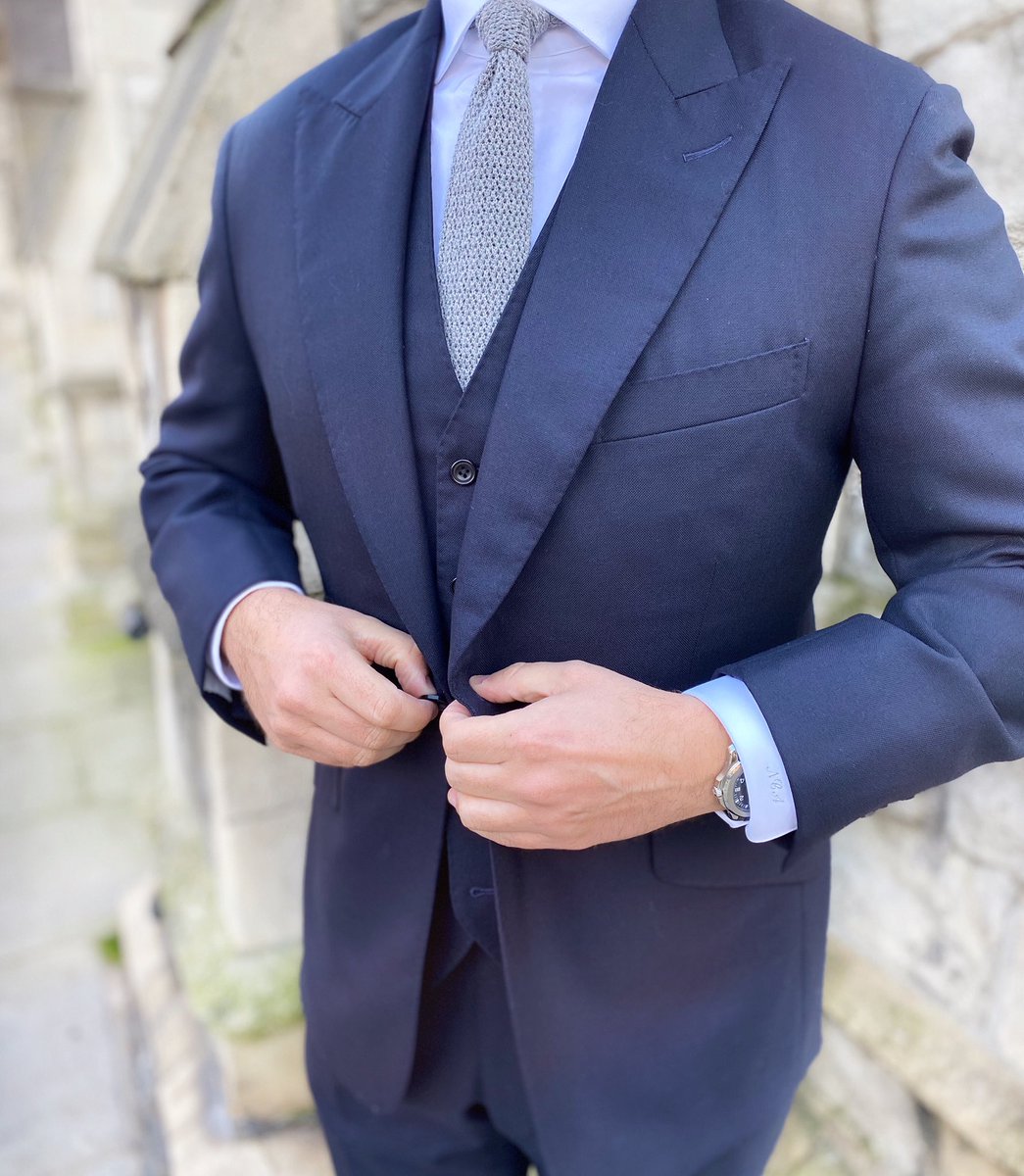 Our beautiful 12oz wool hopsack cloth from @yorkshiretextiles works beautifully on our Charles Campbell Bespoke 3 piece suit... we have so many wonderful Cloths ready to create your perfect look 📝