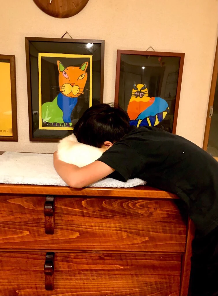 お母さんの最高の宝物！息子さんが書く絵からは幸せが感じられる