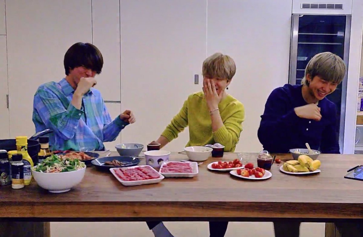 BtsGot736085321's tweet photo. The way they laughs jin face like red rose
#kimsoekjin #100DaysWithAbyss #BTSJIN #JIMIM #NAMJOON #btsvlive #VLIVE #BTSxMusicCares #BANGTANBEANIES #1YearWithSweetNight #BTSJIN https://t.co/tzPEf5DvCb