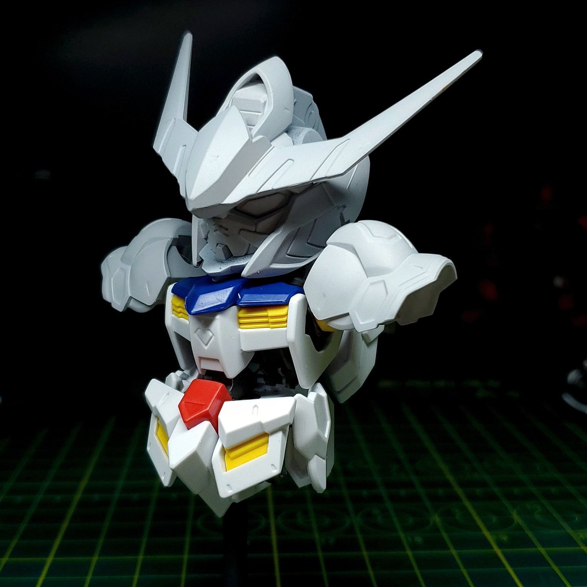 blakeprimrose's tweet photo. SDHG Barbatos custom. Progress thread. One last look at the HG before sawing the torso frame to shorten. Test fit with the SDEX shoulders and head. A ton of work left but it's looking great so far. https://t.co/OACNwrRWqJ