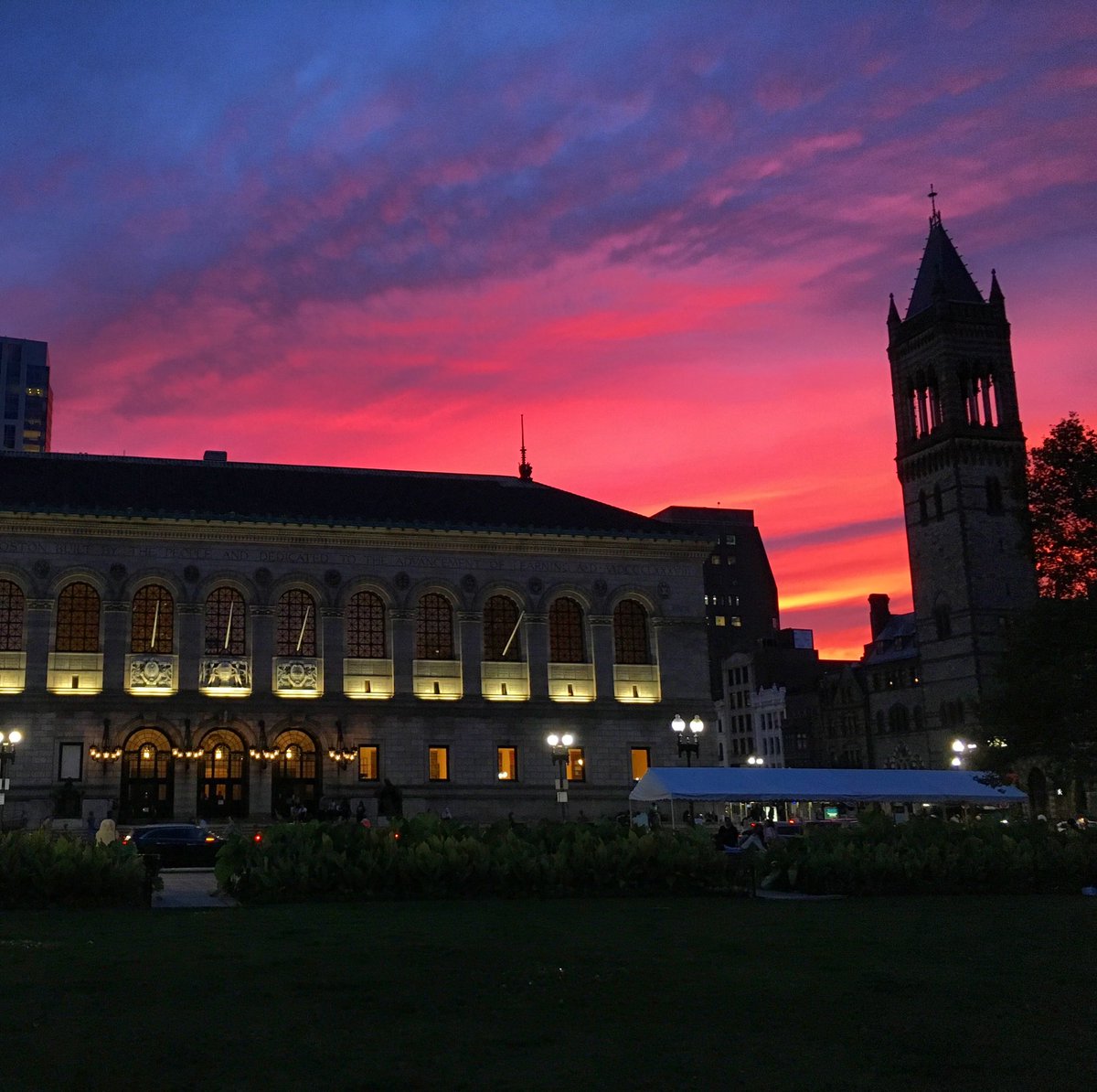 BostonTweet's tweet image. Tonight the sunset in Boston will occur at 5:48pm - that's the last time the sun will set *before* 6pm until October!! 

P.S. Spring Ahead