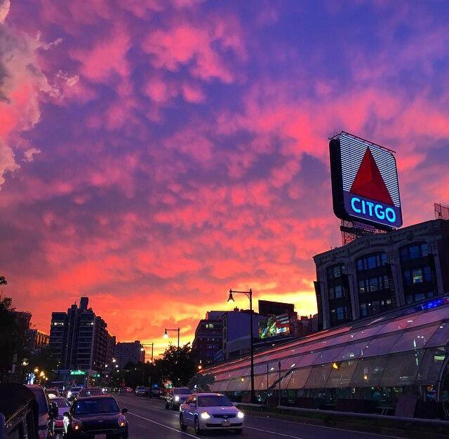 BostonTweet's tweet image. Tonight the sunset in Boston will occur at 5:48pm - that's the last time the sun will set *before* 6pm until October!! 

P.S. Spring Ahead