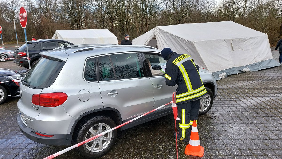 So geht's auch. Drive-in-Impfen in Bremervörde.