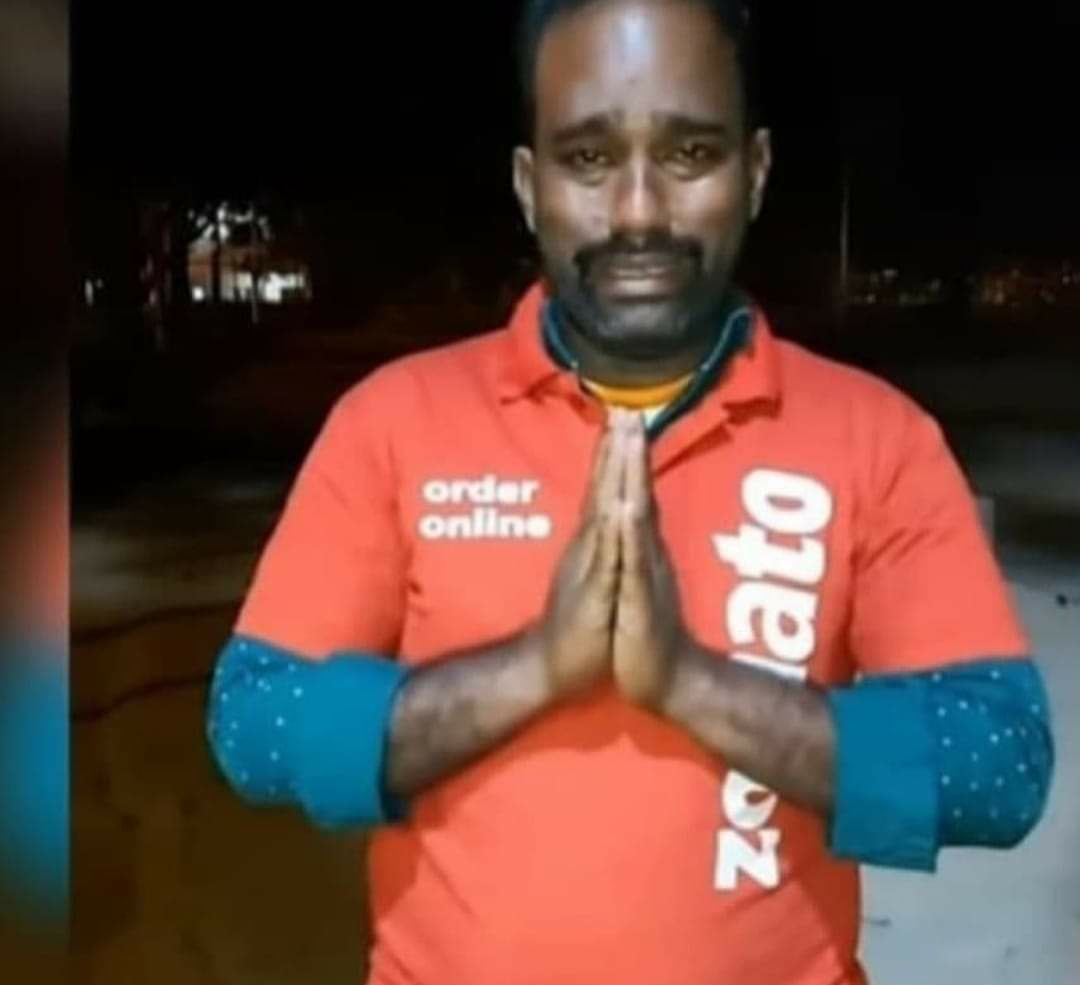 Er_jasbharti's tweet photo. #ZomatoDeliveryGuy 
By now, the truth is known to everyone. An Instagram model girl has spoiled the life of a poor boy just to increase d 30k-40k followers I would like to request @zomatoin  to give that job back to the boy  🙏u hv taken  hasty decision
 
 A Rt for this poor boy https://t.co/5fFhULr82T