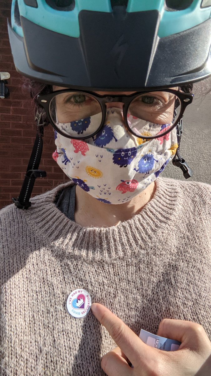 daviniaferes's tweet image. Big day! 💉 Such an amazing feeling. I'm so impressed and thankful for the incredible job the people on the ground are doing 💙 #beginningoftheend #CovidVaccine