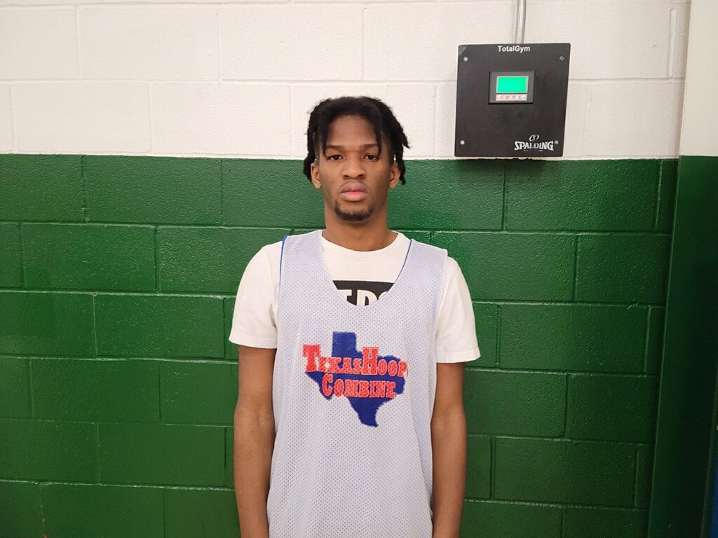 #TopsInTexas

Chisom Ezeonu <a href="/Chisom3zeonu/">Chis🥇</a> 
6-4
2021
Mansfield

Athletic slasher, locks down on defense and can guard multiple positions. Strong rebounder and runs the floor well.

#TexasHoopsRivals #GASO #32Years