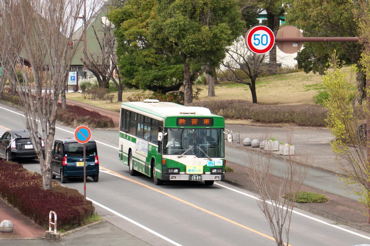 R Tsubame 4月からg1 5系統は都市バスの運行となるため 今日は路線教習として都市バスの車両が稼働していました 撮影地 免許センター パークドーム熊本前間 撮影日 21年3月13日 Rtsubame Photo