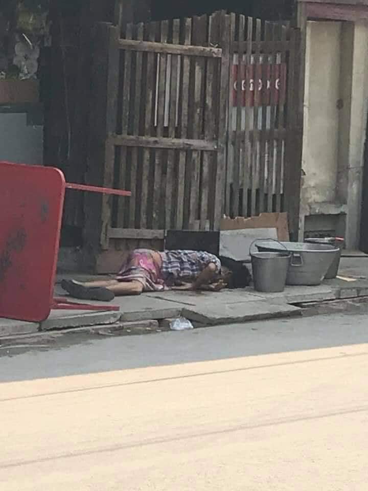Today the security forces of Madalay used live rounds on the protesters. A young expectant mother gave shelter to about 20 protesters.The informer, a female,  revealed the hiding place and the boys were arrested.  The police shot the pregnant housewife in the head. #Mar13Coup