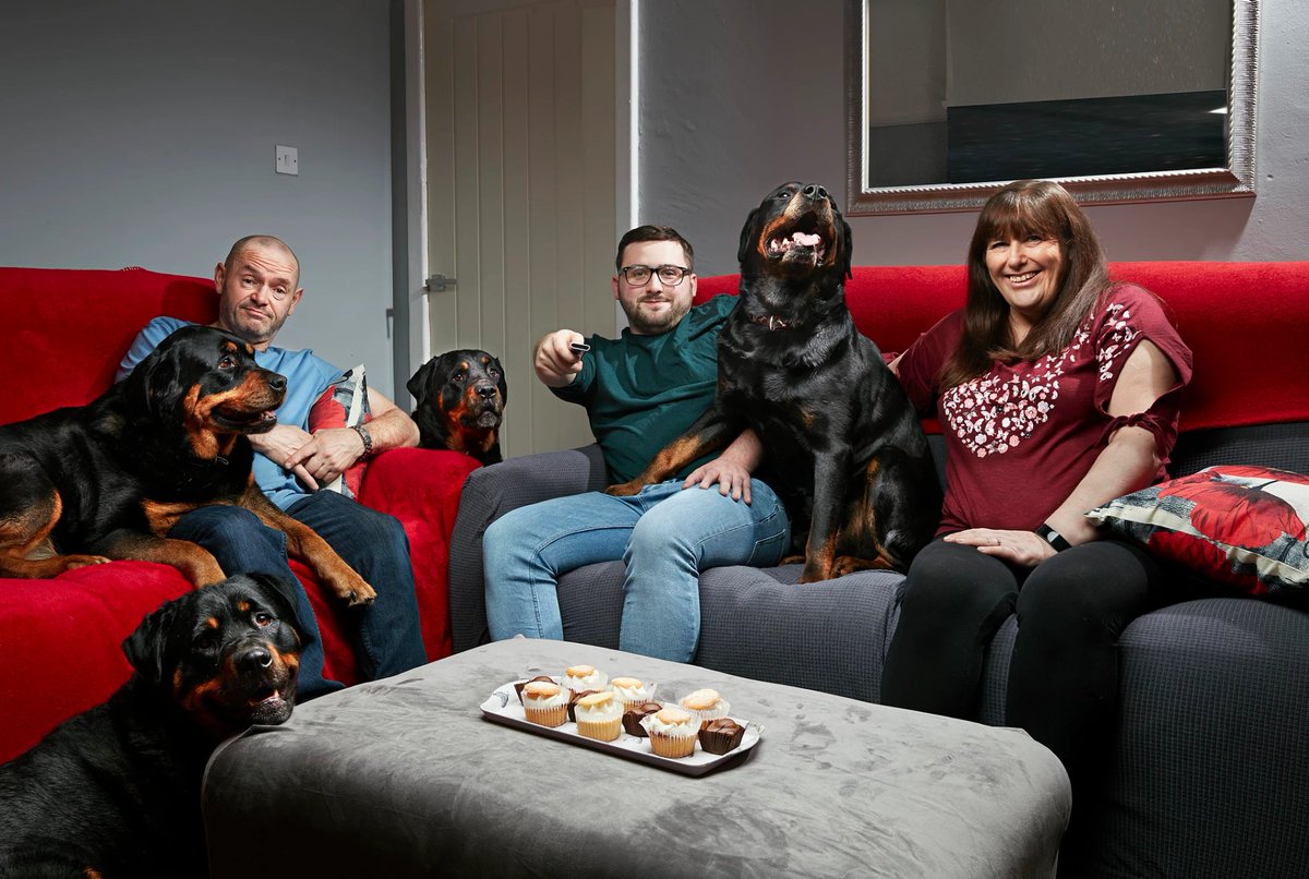 goggleboxshow's tweet image. #Gogglebox delivers it's biggest ever overnight audience - over 4.8 million viewers watched @Channel4 last night at 9pm - a 26.7% share of the viewing audience!