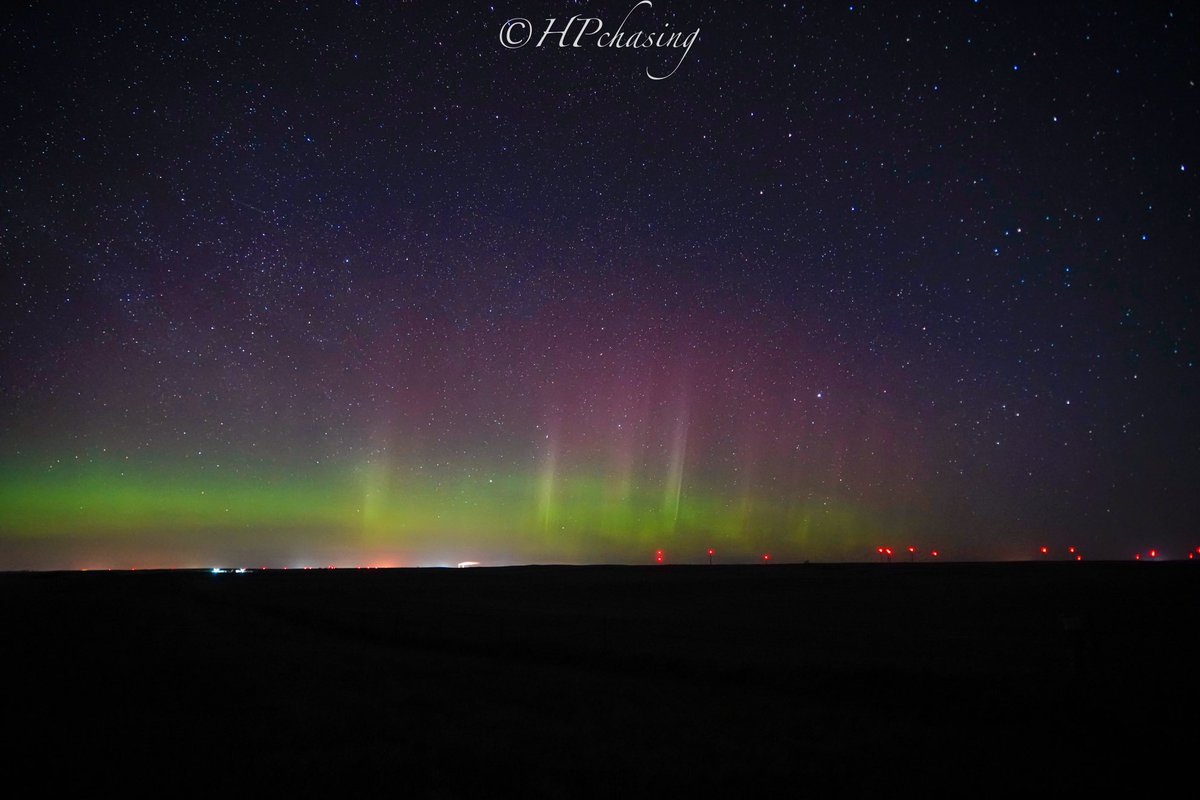 ShaneHpns's tweet photo. Some shots of last nights encounter with lady Aurora as the pillars became visible. I battled with Hazen/Beulah light pollution .. #Ndwx #stormhour #Aurora #captureNd https://t.co/BWcmtecSVG