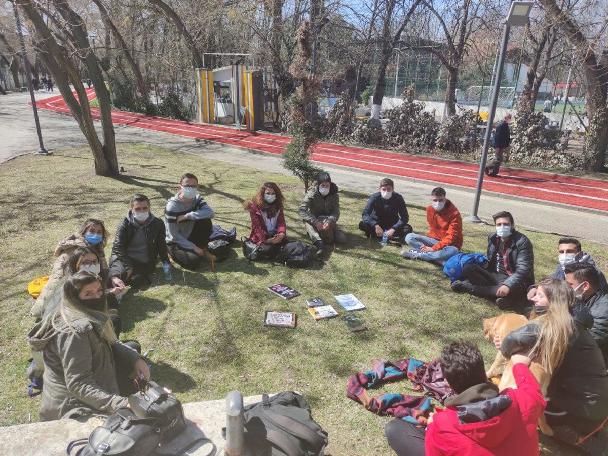 kamudanhaber's tweet photo. Maliye Bakanı @lutfielvan ın atama bekleyen öğretmenlere karşı tavrı ; İbni Haldun’un Mukaddime’de yazdığı devlet metaforu 4. dönemdir !

Lütfi Elvan randevu talebine, duruma vakıfız demiş !

Sayın Bakan, öğretmenlerimize çay ısmarlayıp sorunlarını dinleseniz incileriniz dökülmez https://t.co/CFZWZs5oJp