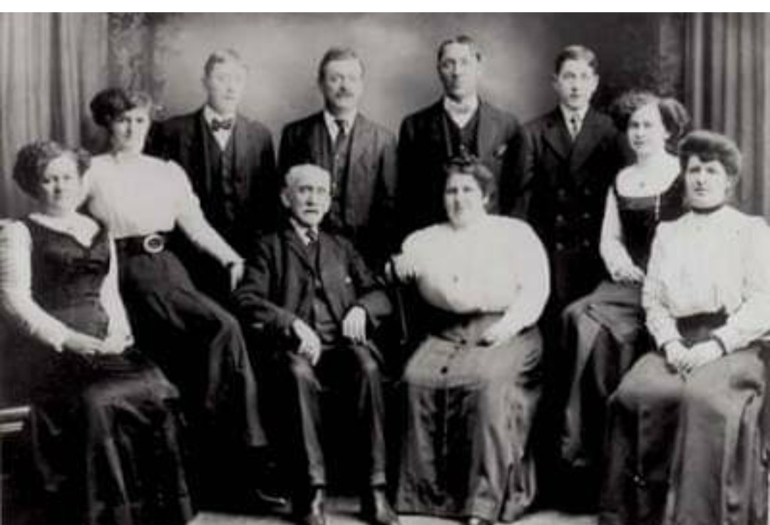 EMC2Marisa's tweet photo. He emigrated to Canada in the late 1800's married a Sarah Hampson who emigrated from #Lancashire a few years before. HPB is the progenitor of the Canadian #Pember family. More ⤵️
https://t.co/nIKj75Ehuo
#DeepNostalgia #ourstory #Genealogy #SaturdayMorning https://t.co/ot1qCOAD3i