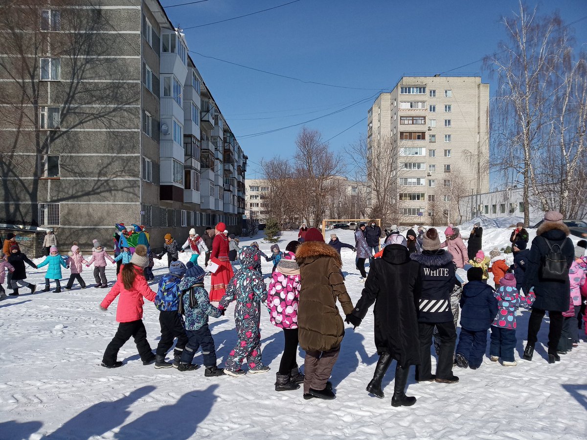 Вчера и сегодня творческие коллективы МКЦ радовали праздничными мероприятиями жителей микрорайонов города! Завтра ждём всех на Широкую Масленицу на пл.Мира! #МКЦ_Жигулевск #КультураЖигулевска #КультурноеСердцеРоссии